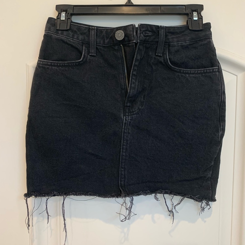 URBAN OUTFITTERS - BDG BLACK DENIM MINI SKIRT